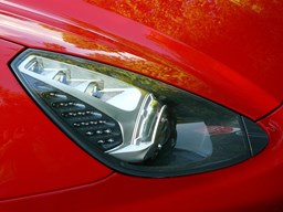 Okiem eksperta: Zaparowane reflektory - jak rozwiązać problem?